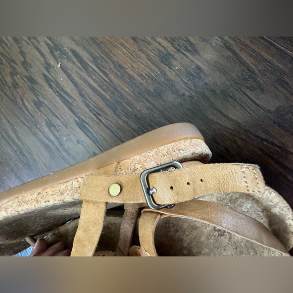 Ugg Ayden II Women Tan Leather Sandals .. Good Condition - Picture 5 of 8